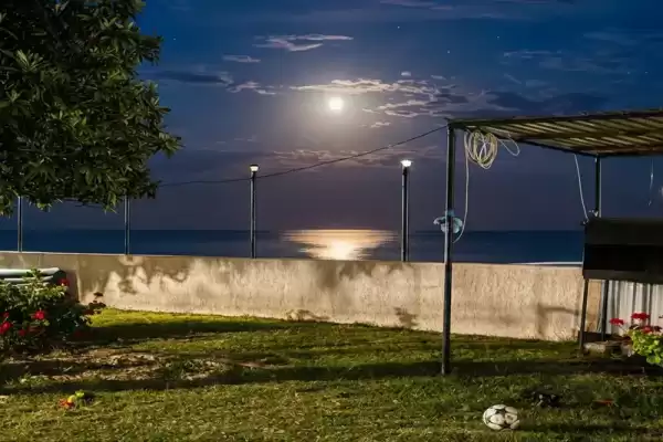 Гостевой дом «Лунный берег», Лдзаа, Рыбозаводская, д.88 Гостевой дом «Лунный берег», Лдзаа, Рыбозаводская, д.88